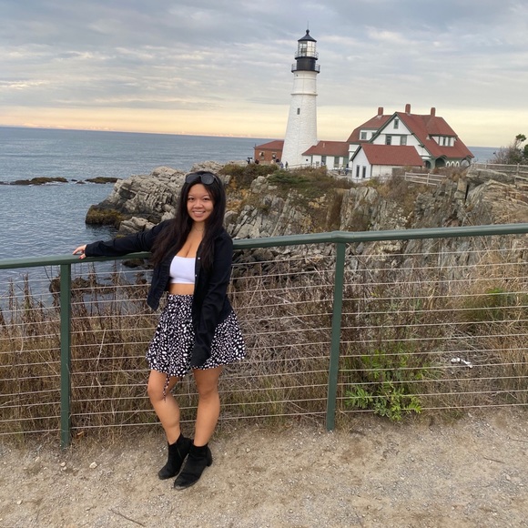 Meet your Posher, Corinne - Picture 1 of 1